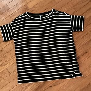 NEW BANANA REPUBLIC MODAL STRETCH DROP SHOULDER SIDE VENT BLACK/WHITE STRIPE TEE